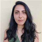 Sono una ragazza appassionata delle materie umanistiche che vive a Venezia
